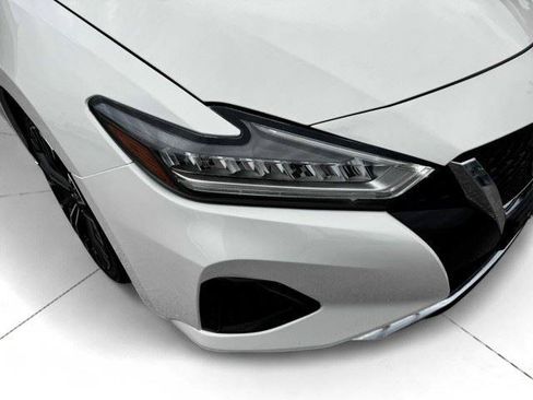 Used 2022 Nissan Maxima SV w/ Floor Mat Group FWD image 9