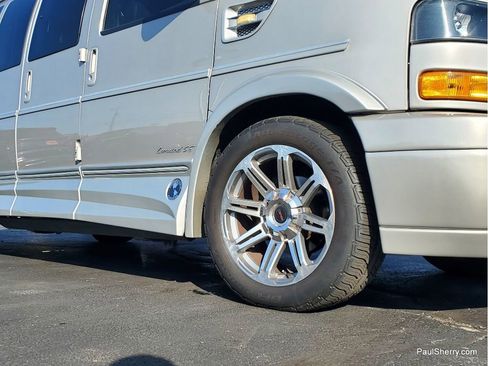 Used 2018 GMC Savana 2500 w/ Enhanced Convenience Package image 11