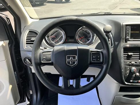 Used 2018 Dodge Grand Caravan SE FWD image 28