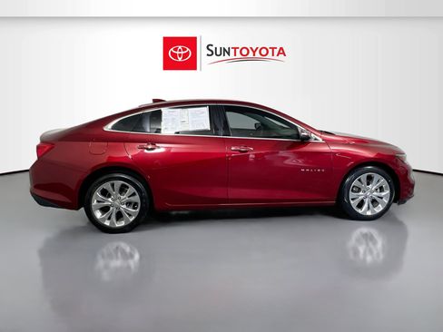 Used 2017 Chevrolet Malibu Premier w/ Driver Confidence Package image 2