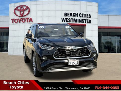Used 2023 Toyota Highlander Platinum image 3