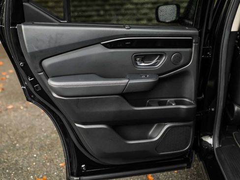 Used 2025 Honda Pilot Touring image 19