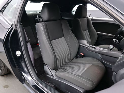 Used 2017 Dodge Challenger R/T image 14