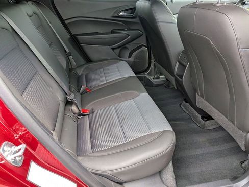 Used 2025 Chevrolet Trax LT w/ LT Convenience Package FWD image 29