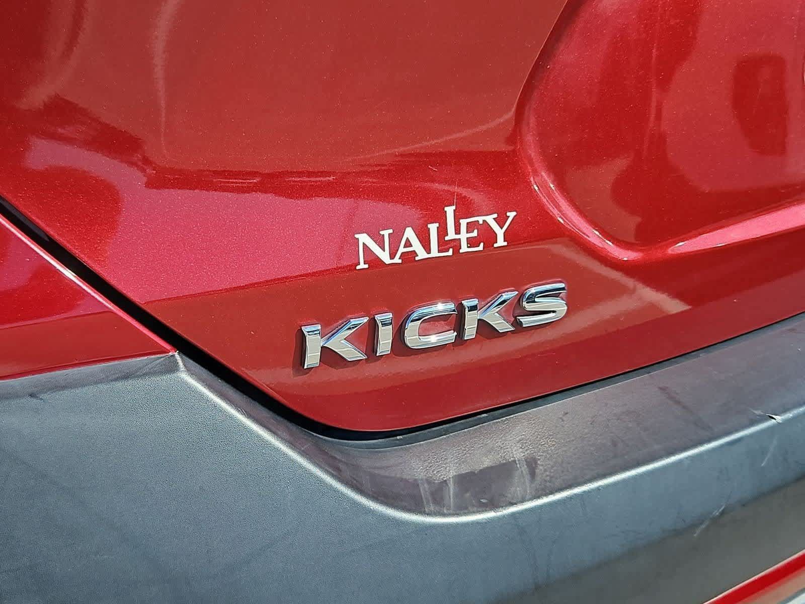 Used 2019 Nissan Kicks SR w/ SR Premium Package FWD image 12