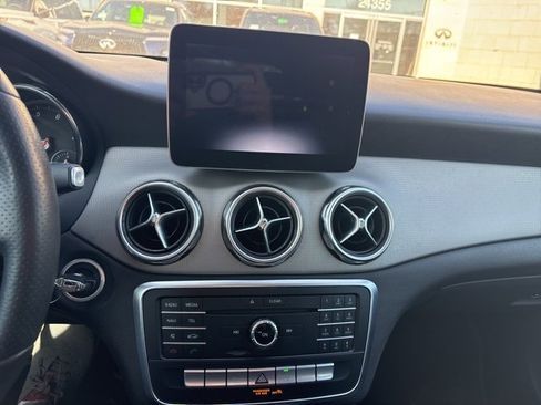 Used 2018 Mercedes-Benz GLA 250 image 12