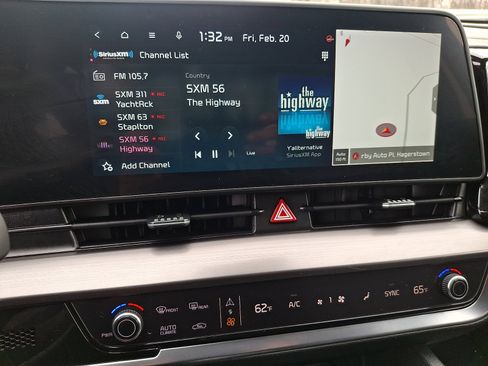 Used 2025 Kia Sportage EX w/ Premium Package image 17