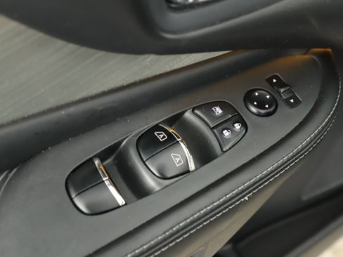 Used 2017 Nissan Murano Platinum w/ Platinum Technology Package FWD image 16
