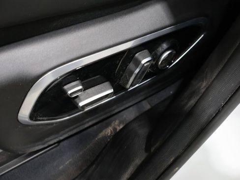 Used 2023 Jeep Grand Cherokee Overland w/ Luxury Tech Group IV image 12