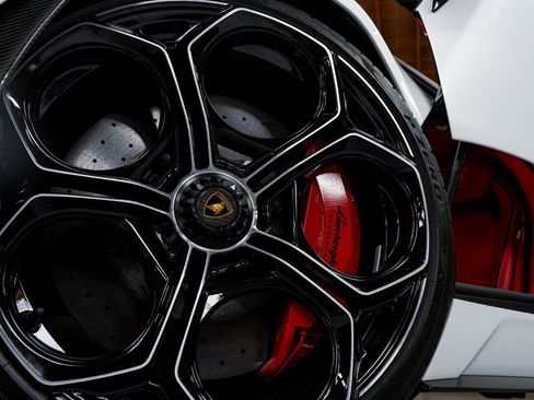 Used 2022 Lamborghini Aventador Countach AWD/4WD image 9