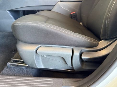 Used 2024 Nissan Rogue S FWD image 15