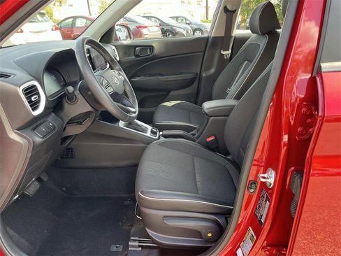 Used 2024 Hyundai Venue Limited image 23