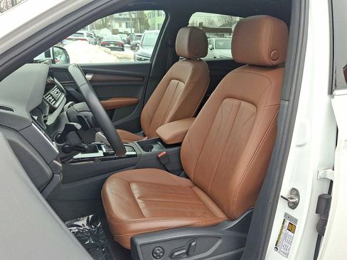 Used 2023 Audi Q5 2.0T Premium w/ Convenience Package image 11