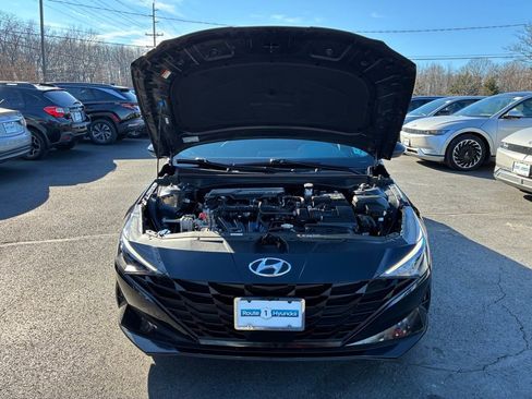Used 2023 Hyundai Elantra SEL w/ Convenience Package image 9