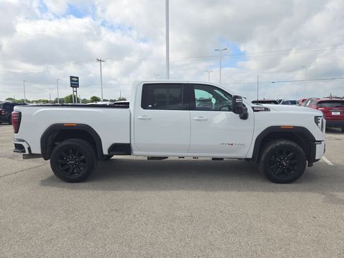 Used 2025 GMC Sierra 2500 AT4 AWD/4WD image 2
