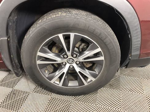 Used 2016 Toyota Highlander XLE image 10