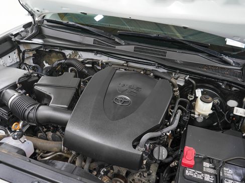 Used 2022 Toyota Tacoma SR AWD/4WD image 28