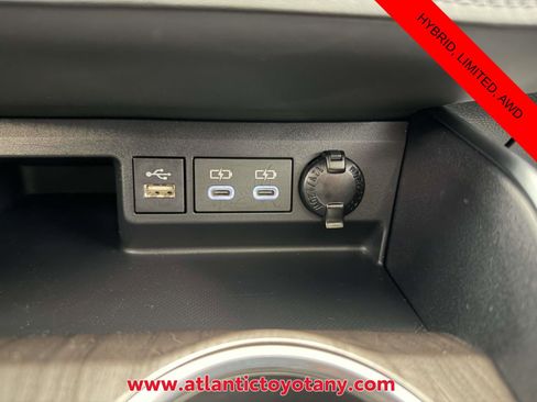 Used 2024 Toyota Highlander Limited image 24