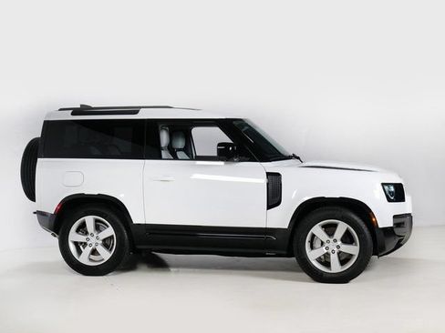 Used 2025 Land Rover Defender 90 X-Dynamic SE AWD/4WD image 28