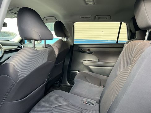 Used 2020 Toyota Highlander L image 24