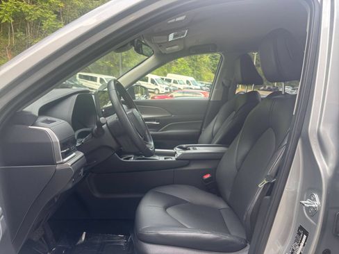 Used 2025 Toyota Grand Highlander FWD image 38
