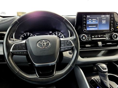 Certified 2020 Toyota Highlander XLE image 41