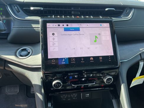 New 2024 Jeep Grand Cherokee Overland image 14