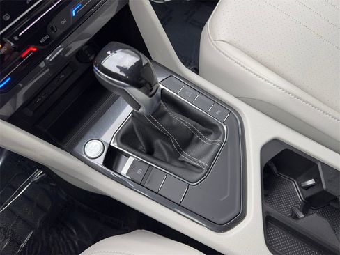 Used 2024 Volkswagen Tiguan SE R-Line image 68