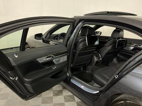 Used 2018 BMW 750i xDrive w/ Autobahn Package AWD/4WD image 36