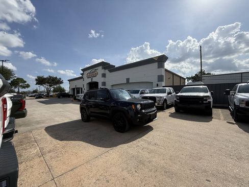 Used 2016 Jeep Renegade Latitude AWD/4WD image 42