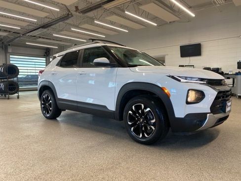 Certified 2021 Chevrolet TrailBlazer LT w/ Sun and Liftgate Package image 3