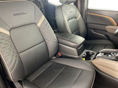 Used 2024 GMC Canyon Denali image 30
