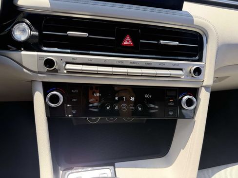 Certified 2025 Genesis G70 2.5T AWD/4WD image 23