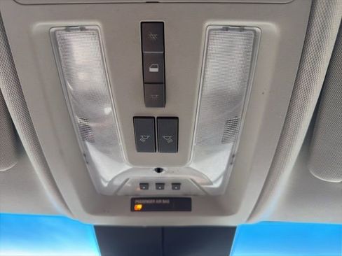 Used 2010 Cadillac SRX Luxury image 37