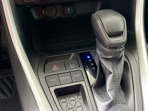 Used 2021 Toyota RAV4 LE w/ Carpet Mat Package (TMS) FWD image 15