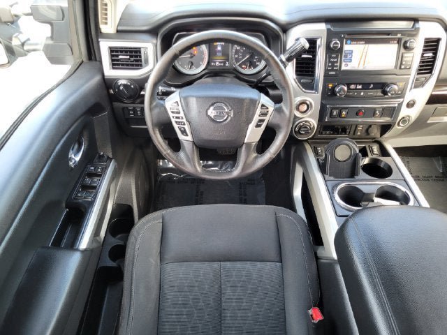 Used 2017 Nissan Titan SV AWD/4WD image 25
