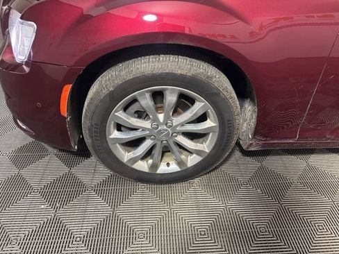 Used 2018 Chrysler 300 Limited w/ Safetytec Plus Group image 44