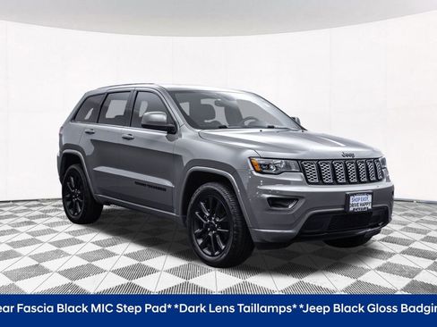 Used 2020 Jeep Grand Cherokee Altitude image 14