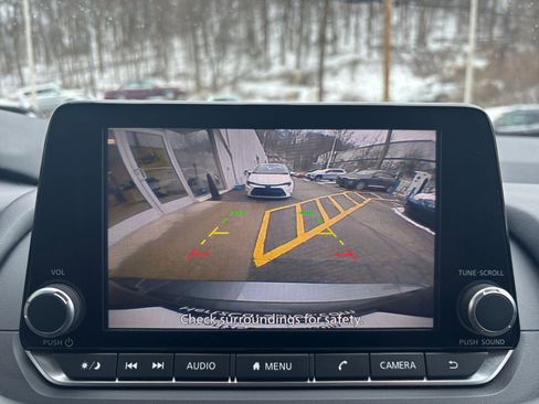 Used 2025 Nissan Rogue SV image 25