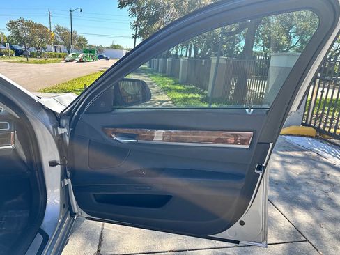 Used 2013 BMW 740Li image 19