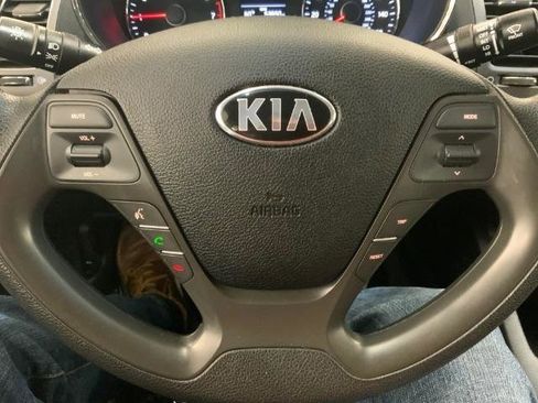 Used 2017 Kia Forte LX FWD image 19