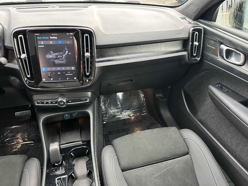 Certified 2023 Volvo C40 P8 Recharge Ultimate image 18