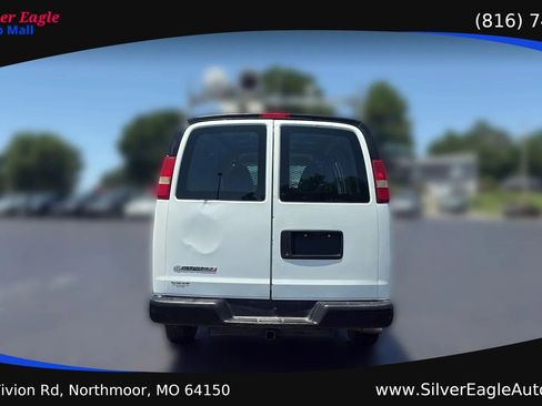 Used 2014 Chevrolet Express 2500 Extended RWD image 4