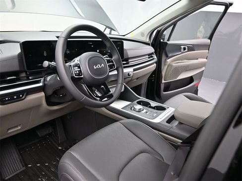 New 2026 Kia Carnival LXS image 18