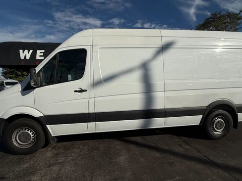 Used 2017 Mercedes-Benz Sprinter 2500 image 3