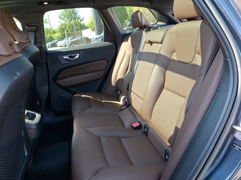 Used 2023 Volvo XC60 B5 Plus w/ Climate Package AWD/4WD image 27