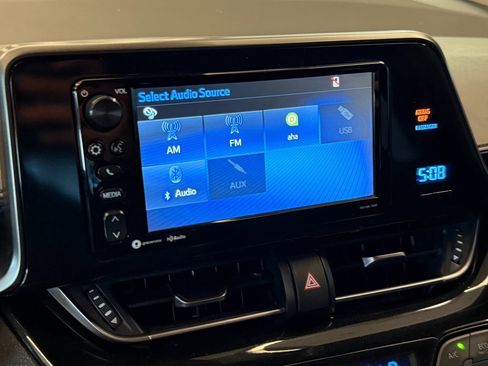 Used 2018 Toyota C-HR XLE image 11