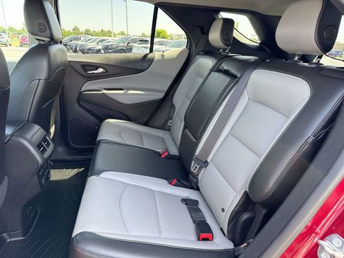Used 2018 Chevrolet Equinox Premier FWD image 23