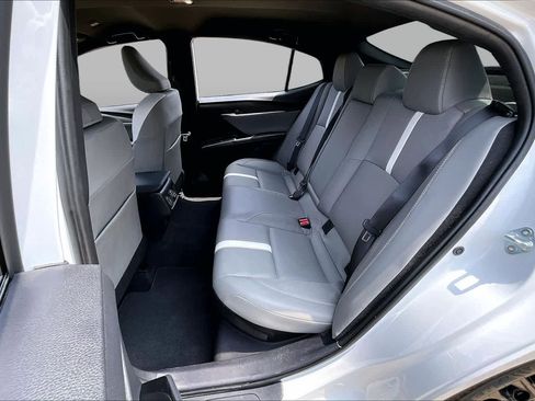 Used 2025 Toyota Camry SE w/ Convenience Package FWD image 19