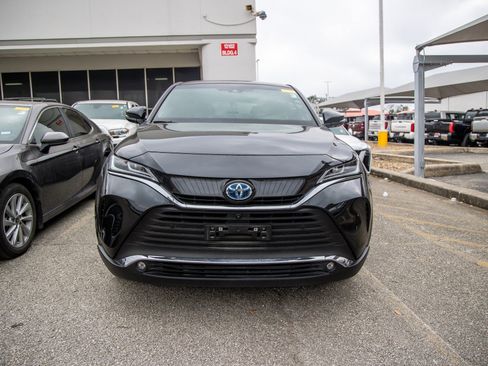 Used 2023 Toyota Venza Limited image 4